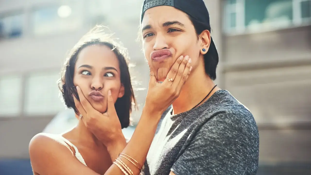 Two people making confused expressions, illustrating why people don’t buy when messaging is unclear
