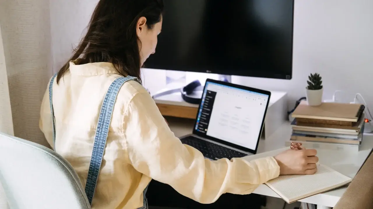 Business owner planning workflows and decisions using AI productivity tools like ChatGPT